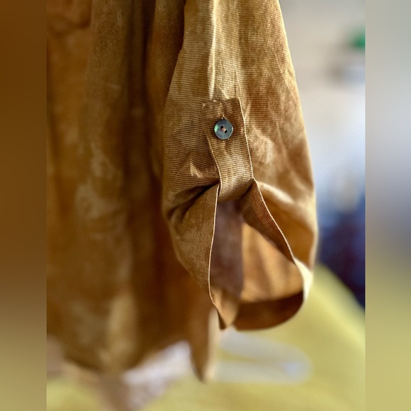 LOGO Blouse - Picture 2 of 3